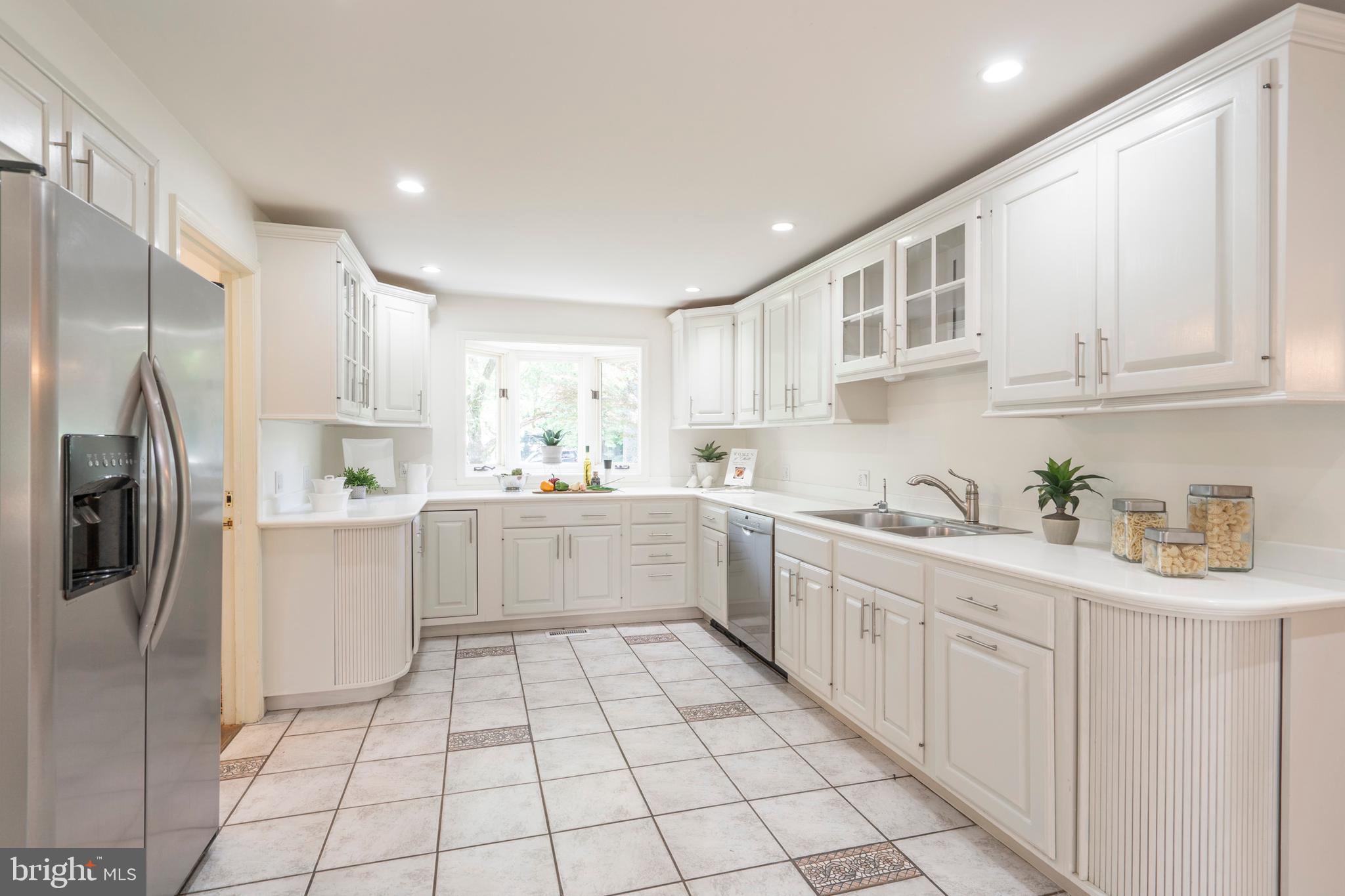 841 Hunt Road Newtown Square, PA 19073 - Photo 15 of 56 Spacious, neutral palette in kitchen