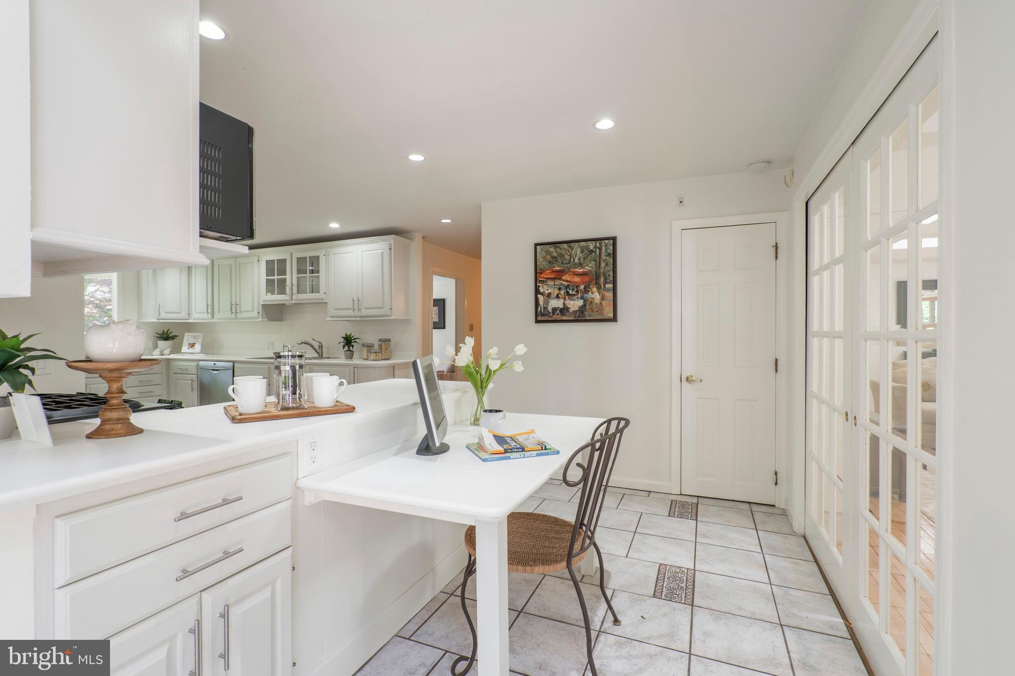 841 Hunt Road Newtown Square, PA 19073 - Photo 20 of 56 Built-in work from home work station