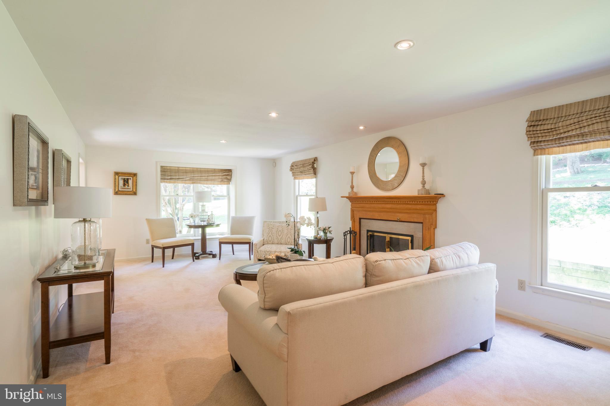 841 Hunt Road Newtown Square, PA 19073 - Photo 6 of 56 Living room