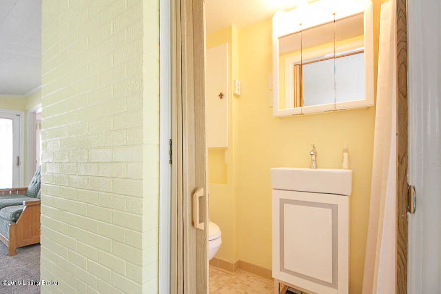 3031 Hendon Road Louisville, KY 40220 - Photo 7 of 16 IMG_1247