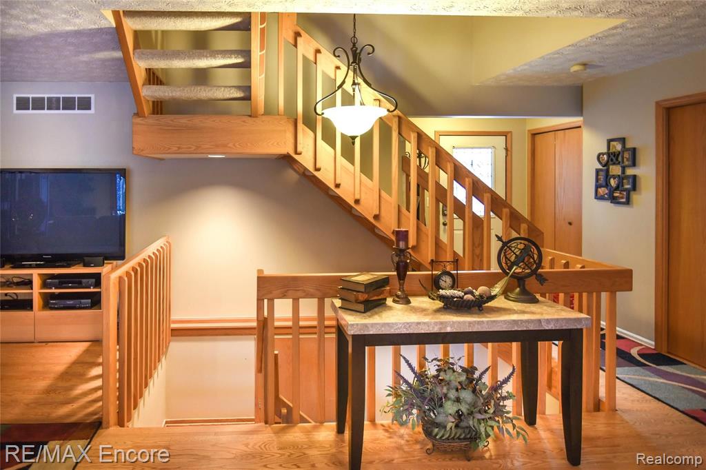 6576 Ridgeview Drive Clarkston, MI 48346 - Photo 21 of 75