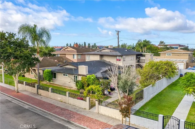 $1,650,000 | 17091 Oak Lane, Huntington Beach, CA 92647