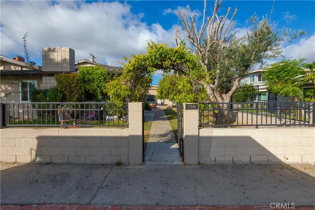 $1,650,000 | 17091 Oak Lane, Huntington Beach, CA 92647