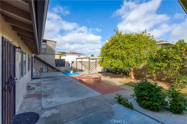 $1,650,000 | 17091 Oak Lane, Huntington Beach, CA 92647