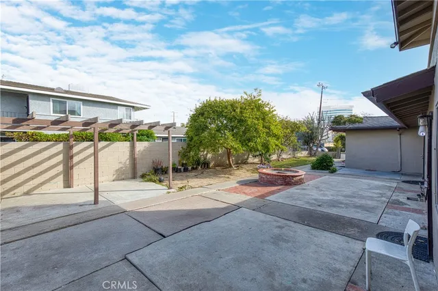 $1,650,000 | 17091 Oak Lane, Huntington Beach, CA 92647