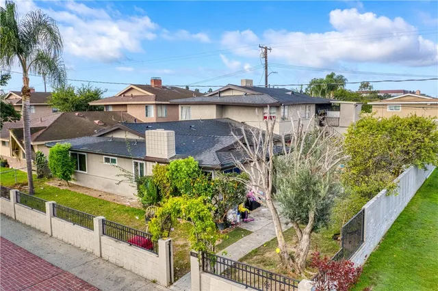 $1,650,000 | 17091 Oak Lane, Huntington Beach, CA 92647