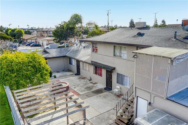 $1,650,000 | 17091 Oak Lane, Huntington Beach, CA 92647