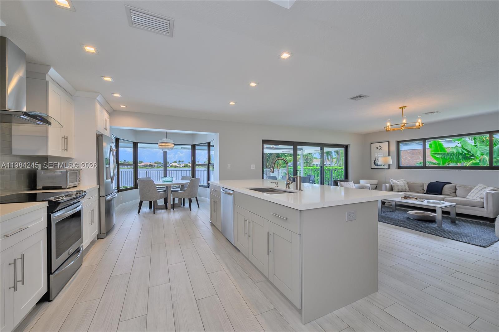 17611 Lake Park Road Boca Raton, FL 33487 - Photo 5 of 33