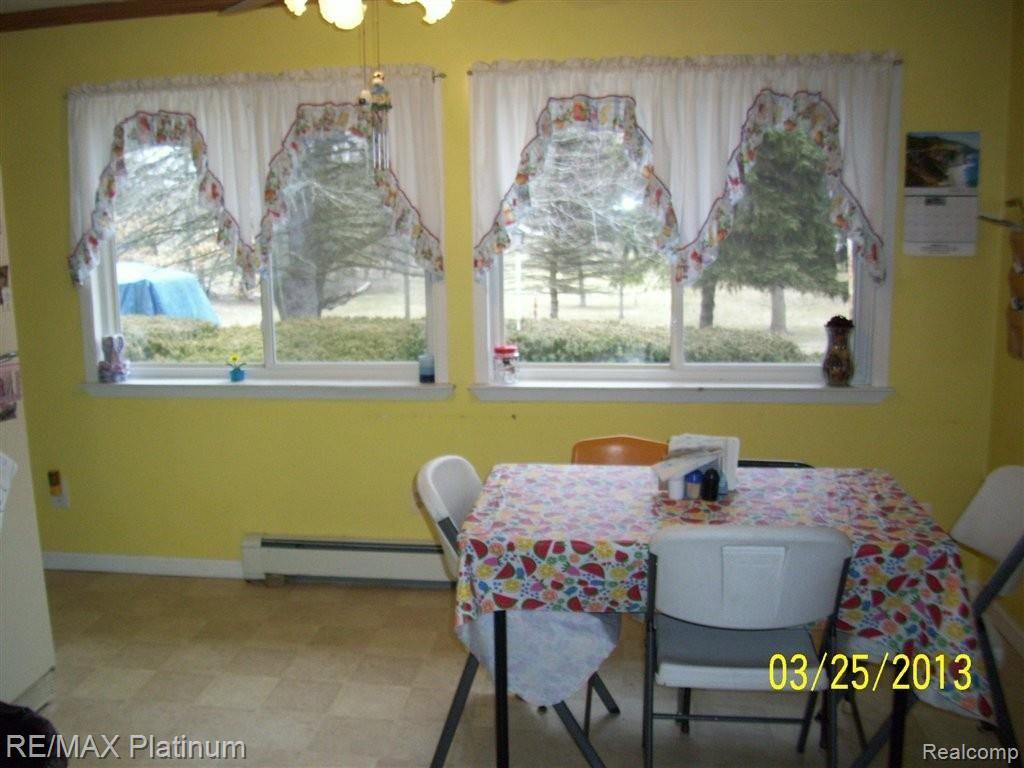 5333 North Burkhart Road Howell, MI 48855 - Photo 6 of 7 BREAKFAST AREA