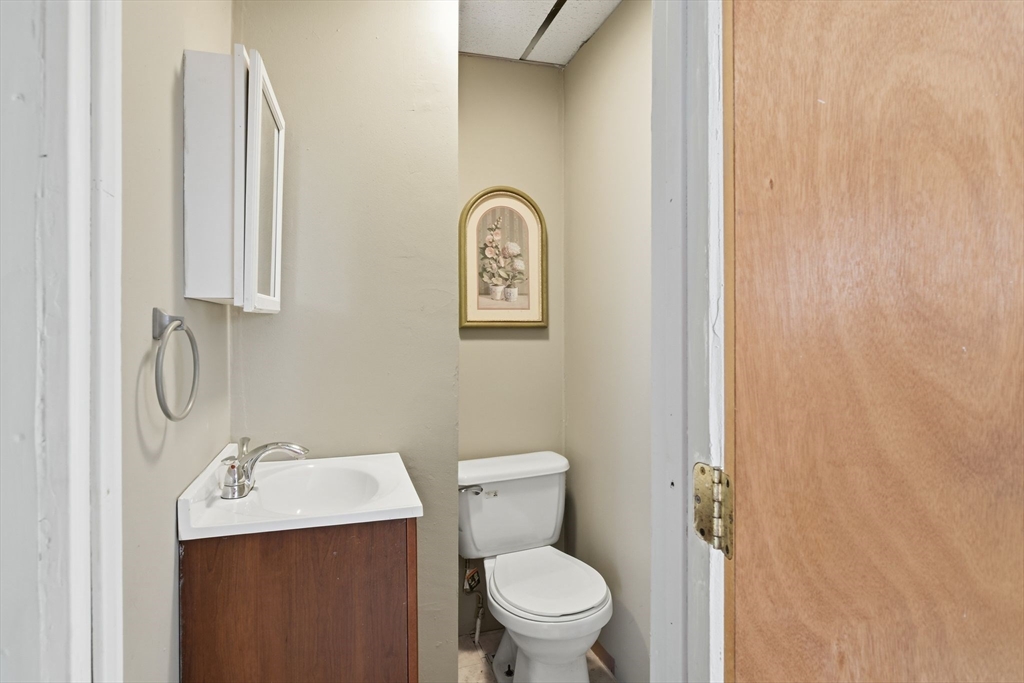 114 Monrovia Street Springfield, MA 01104 - Photo 14 of 37