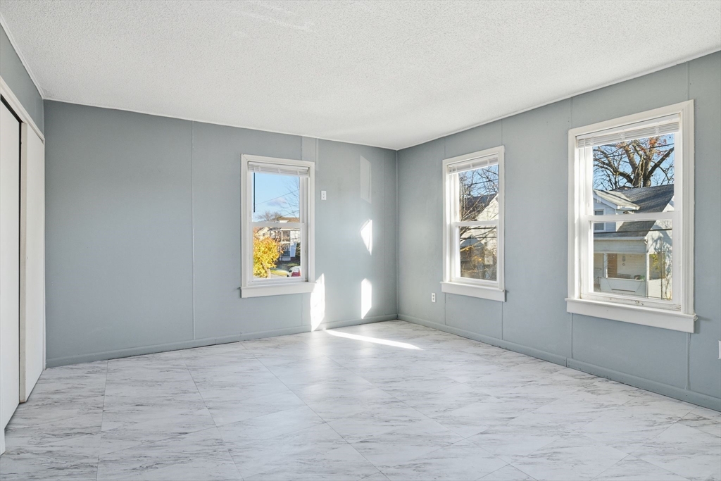 114 Monrovia Street Springfield, MA 01104 - Photo 21 of 37