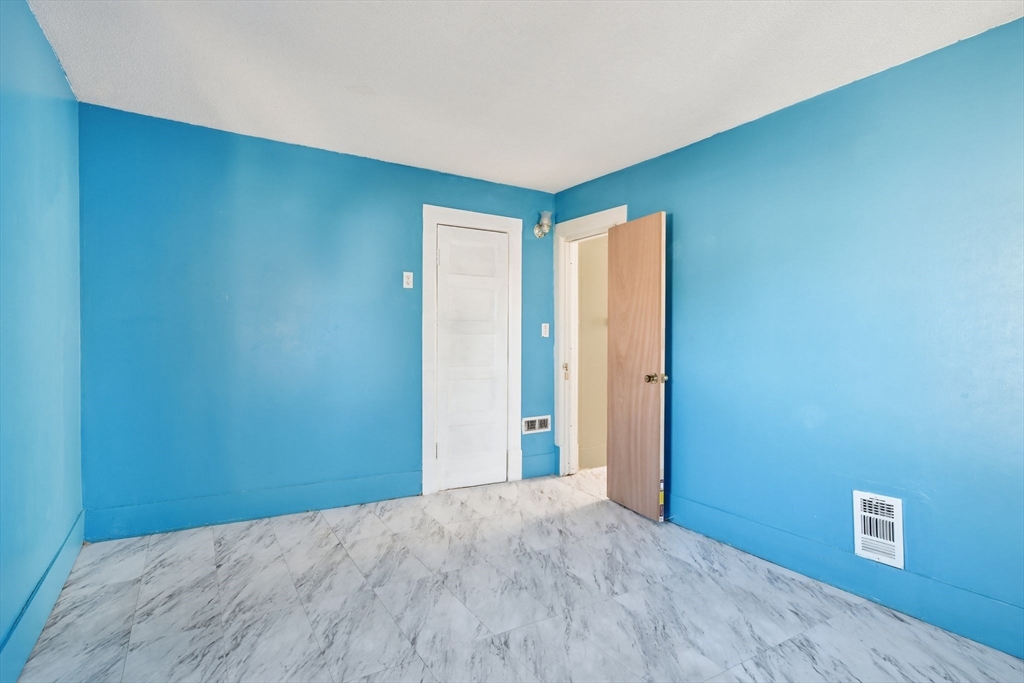 114 Monrovia Street Springfield, MA 01104 - Photo 26 of 37