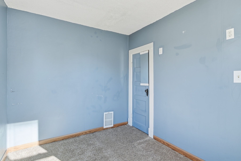 114 Monrovia Street Springfield, MA 01104 - Photo 28 of 37