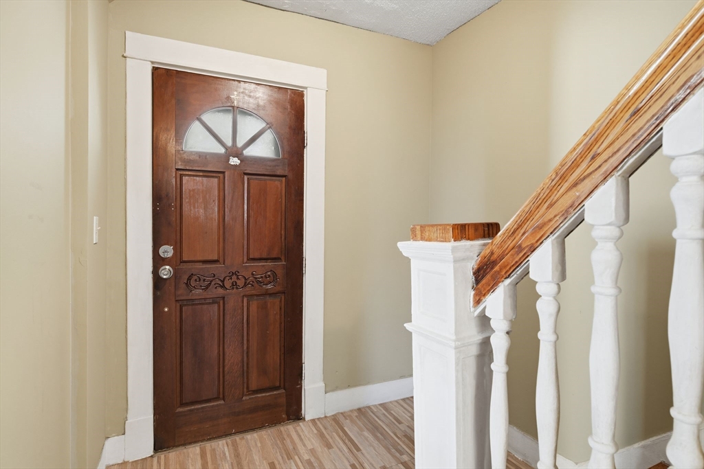 114 Monrovia Street Springfield, MA 01104 - Photo 5 of 37