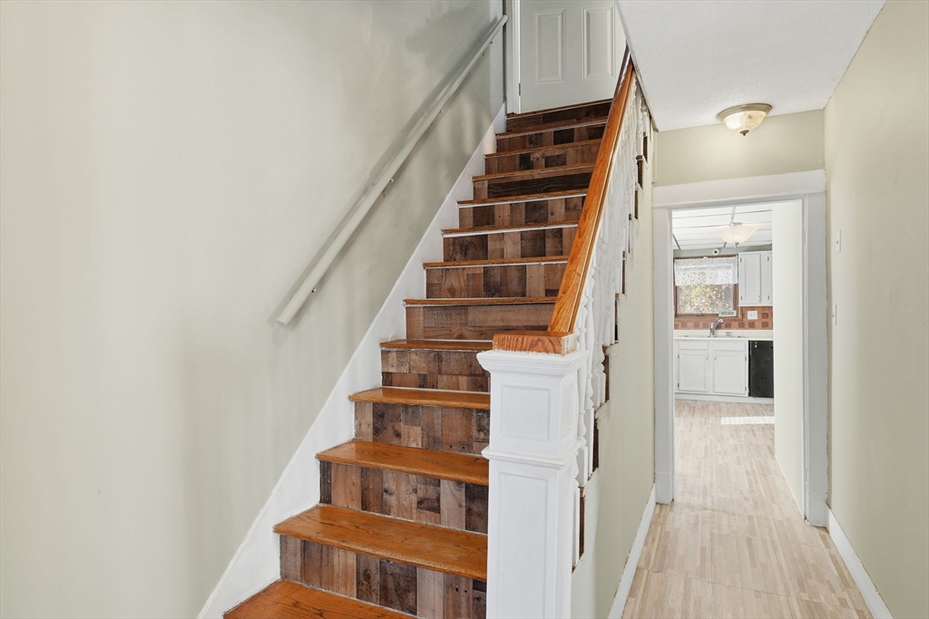 114 Monrovia Street Springfield, MA 01104 - Photo 7 of 37