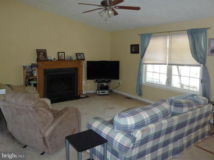 193 Cliffside Road Linden, VA 22642 - Photo 5 of 29 Living Room