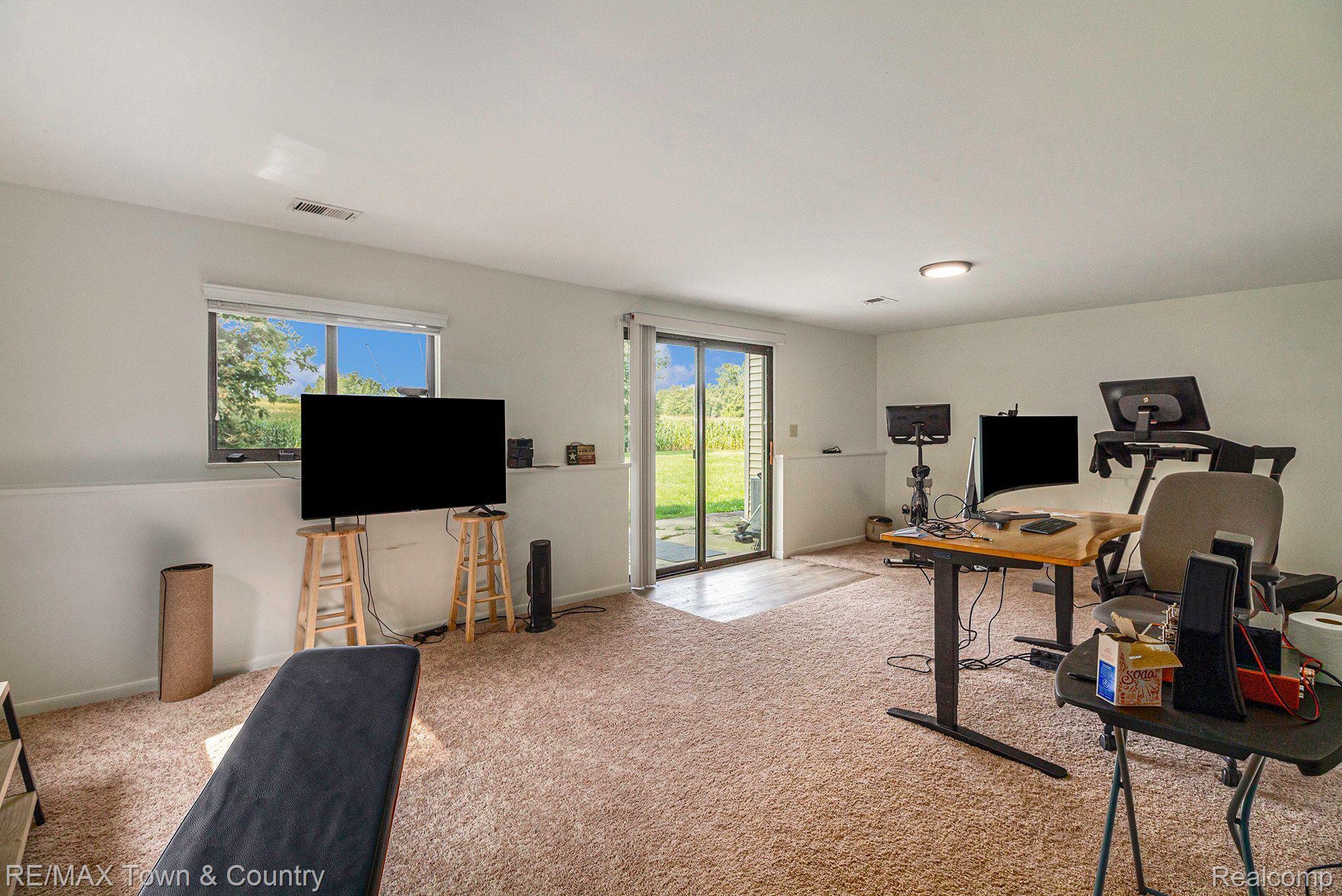 8040 Potter Road Flushing, MI 48433 - Photo 16 of 36 Gallery Image 16