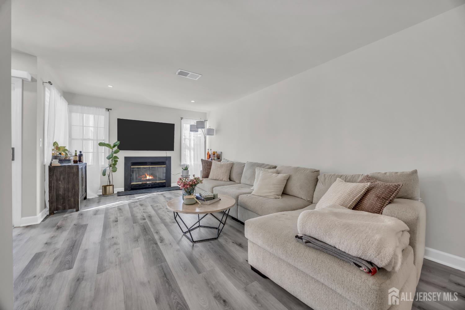 1021 Edpas Road New Brunswick, NJ 08901 - Photo 3 of 21 Gallery Image 3