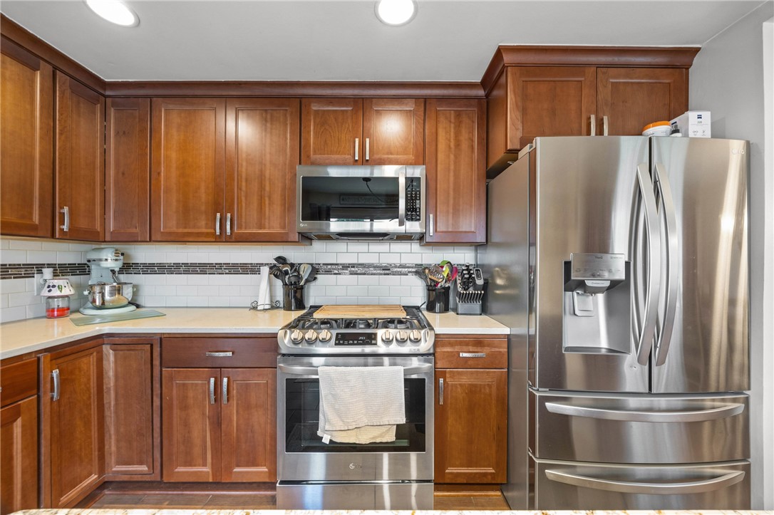 744 English Road Greece, NY 14616 - Photo 12 of 36