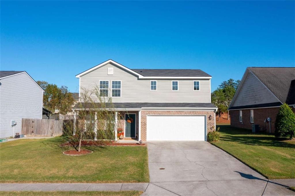 a view of a house with backyard porch and garden