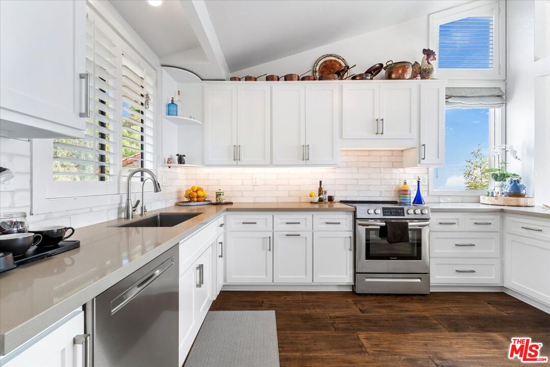 624 Las Alturas Road Santa Barbara, CA 93103 - Photo 5 of 22 Gallery Image 5
