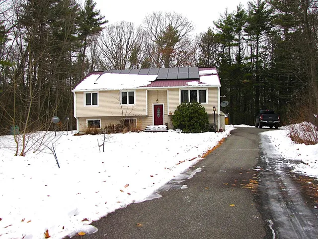 $530,000 | 14 Country Acres Road, Sandown, NH 03873