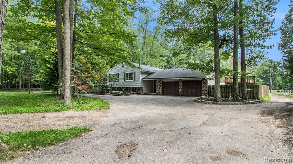 19611 Clark Road Belleville, MI 48111 - Photo 4 of 40