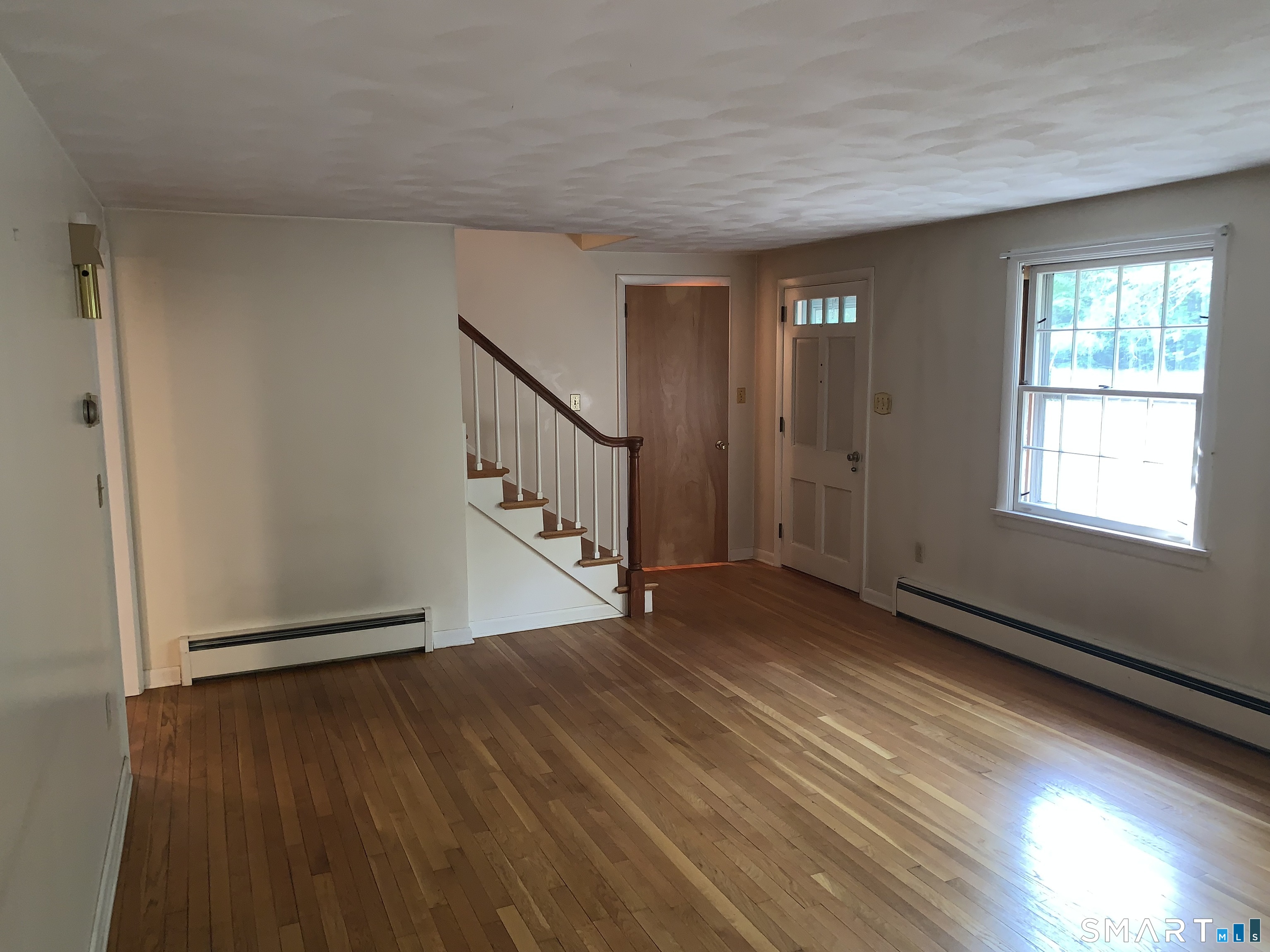 46 Mashapaug Road Union, CT 06076 - Photo 12 of 26 Living Room (alt)