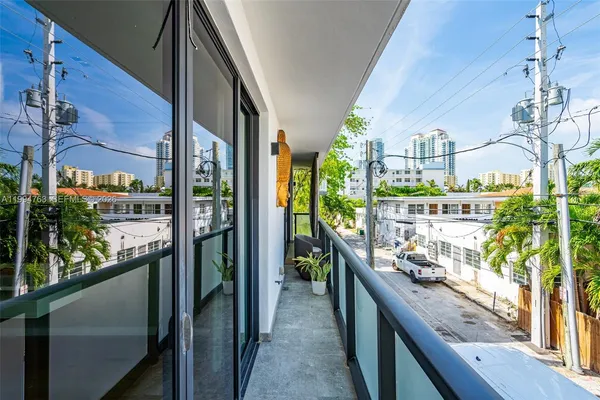 $9,200 | 350 Meridian Avenue, Unit 202, Miami Beach, FL 33139