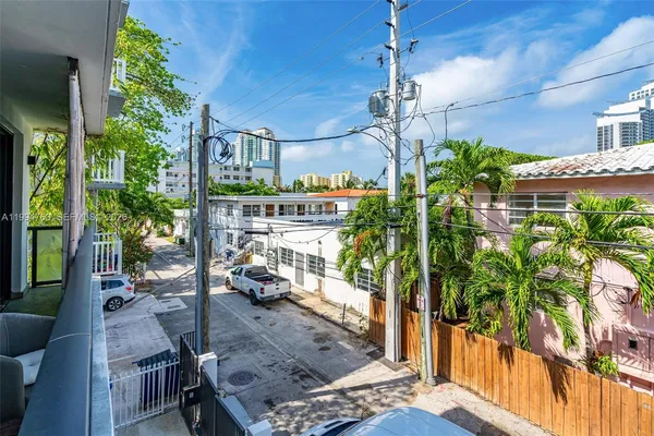 $9,200 | 350 Meridian Avenue, Unit 202, Miami Beach, FL 33139