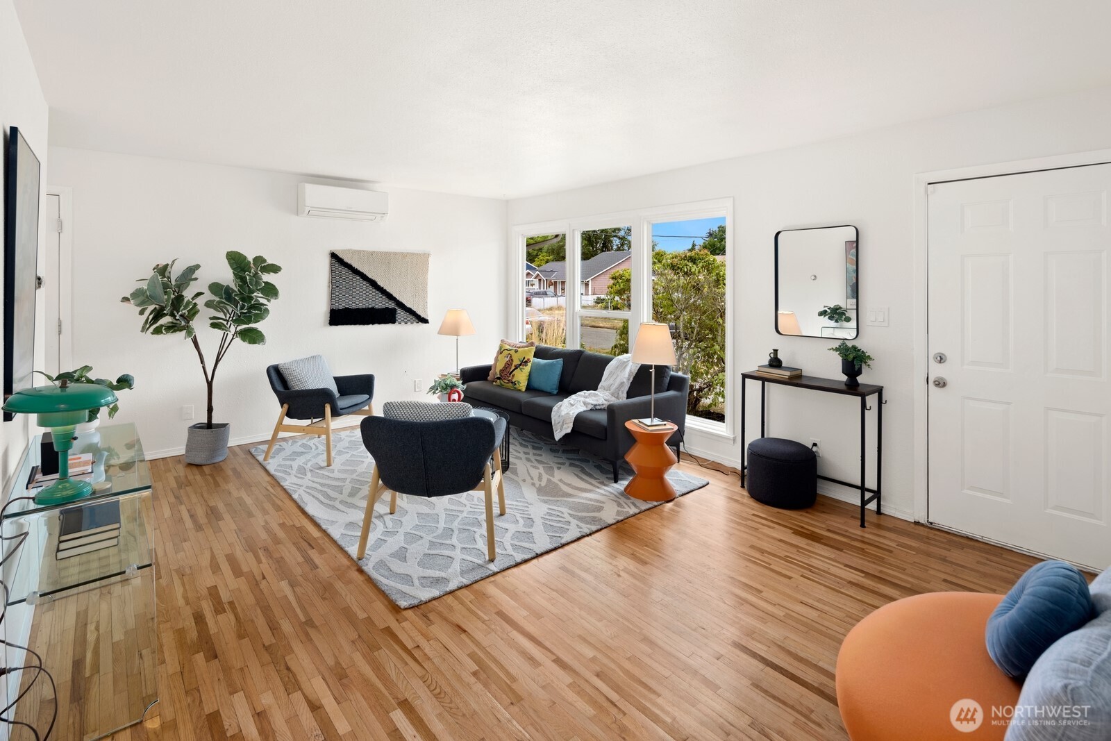9261 31st Avenue Southwest Seattle, WA 98126 - Photo 4 of 19