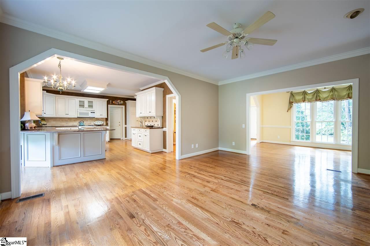 353 English Oak Road Simpsonville, SC 29681 - Photo 9 of 36 Gallery Image 9