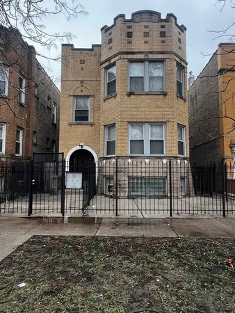 $2,300 | 735 North Hamlin Avenue, Unit 1, Chicago, IL 60624