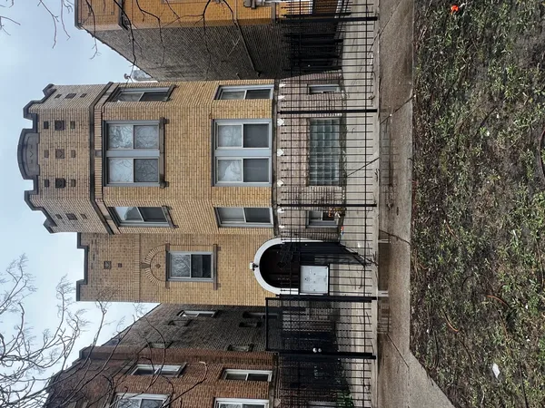 $2,300 | 735 North Hamlin Avenue, Unit 1, Chicago, IL 60624