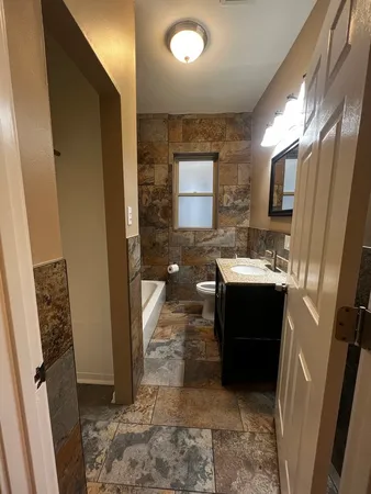 $2,300 | 735 North Hamlin Avenue, Unit 1, Chicago, IL 60624