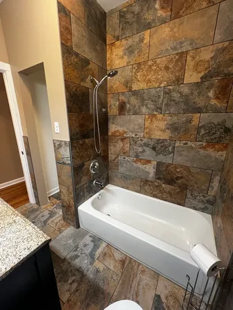 $2,300 | 735 North Hamlin Avenue, Unit 1, Chicago, IL 60624