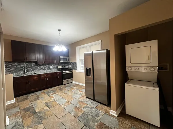 $2,300 | 735 North Hamlin Avenue, Unit 1, Chicago, IL 60624