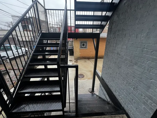 $2,300 | 735 North Hamlin Avenue, Unit 1, Chicago, IL 60624