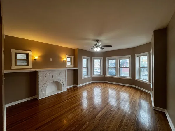 $2,300 | 735 North Hamlin Avenue, Unit 1, Chicago, IL 60624