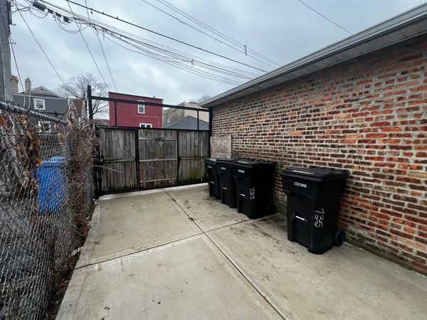 $2,300 | 735 North Hamlin Avenue, Unit 1, Chicago, IL 60624