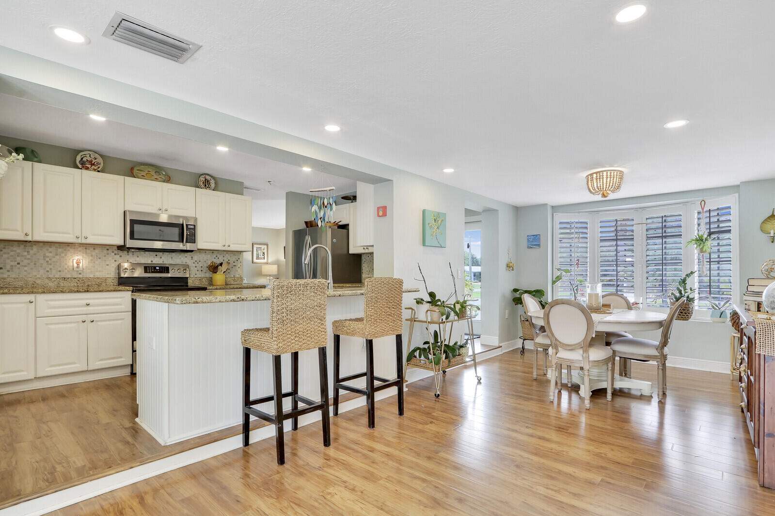444 Inlet Road North Palm Beach, FL 33408 - Photo 15 of 40 Kitchen & Dining Room