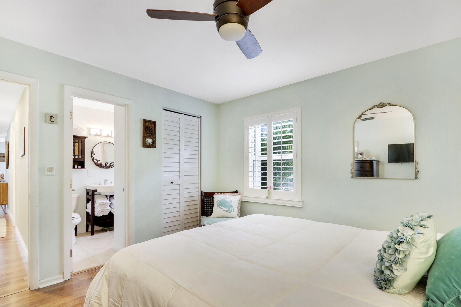 444 Inlet Road North Palm Beach, FL 33408 - Photo 23 of 40 Primary BR with Ensuite Bath