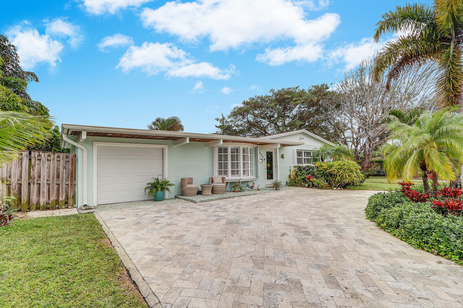 444 Inlet Road North Palm Beach, FL 33408 - Photo 3 of 40 Circular Paver Driveway