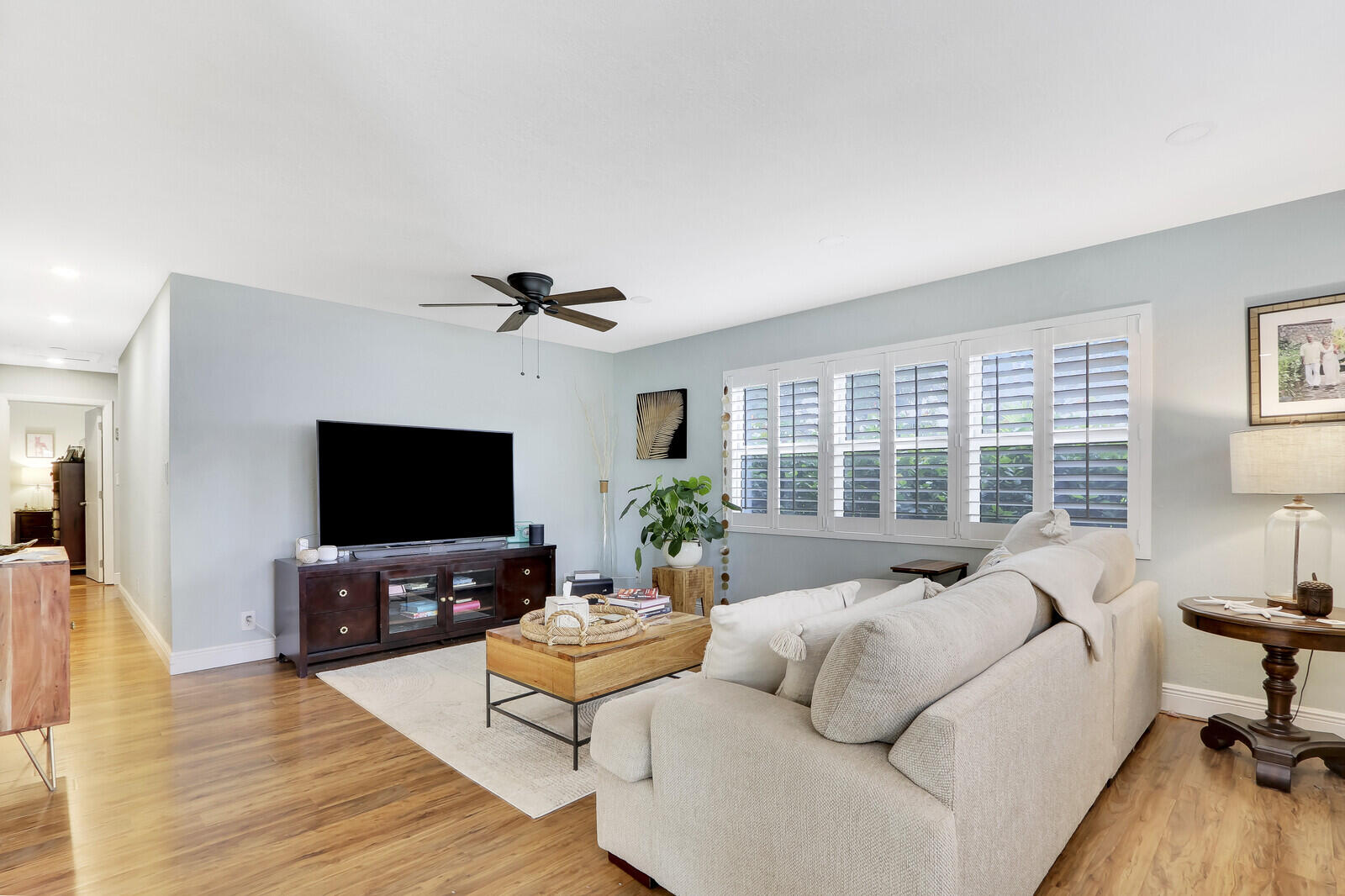 444 Inlet Road North Palm Beach, FL 33408 - Photo 6 of 40 Living Room