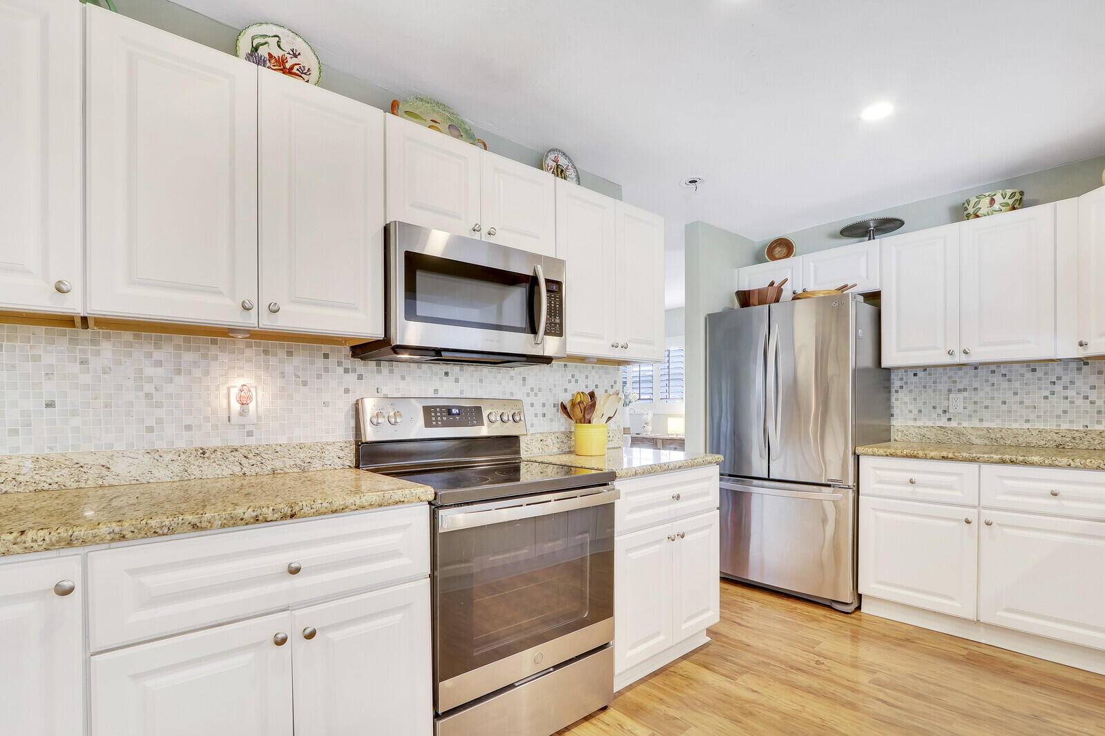 444 Inlet Road North Palm Beach, FL 33408 - Photo 9 of 40 Kitchen