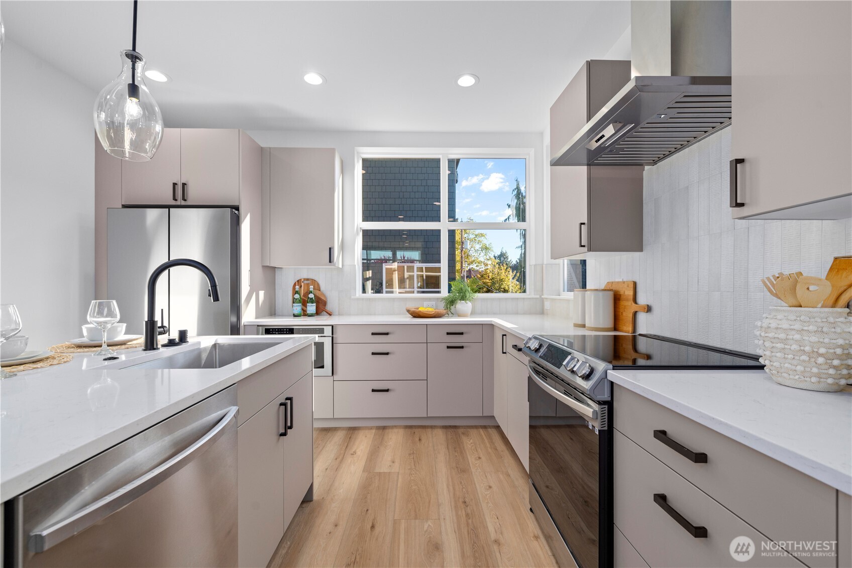 1704 North 47th Street Seattle, WA 98103 - Photo 10 of 33