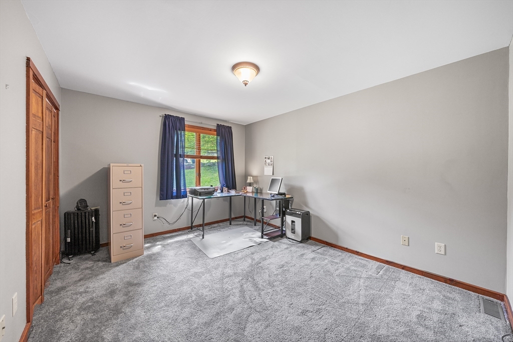 82 Allen Road Sturbridge, MA 01566 - Photo 21 of 40