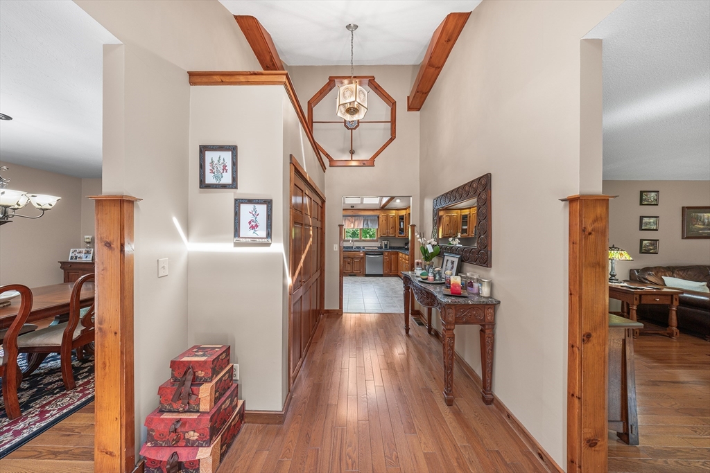 82 Allen Road Sturbridge, MA 01566 - Photo 3 of 40