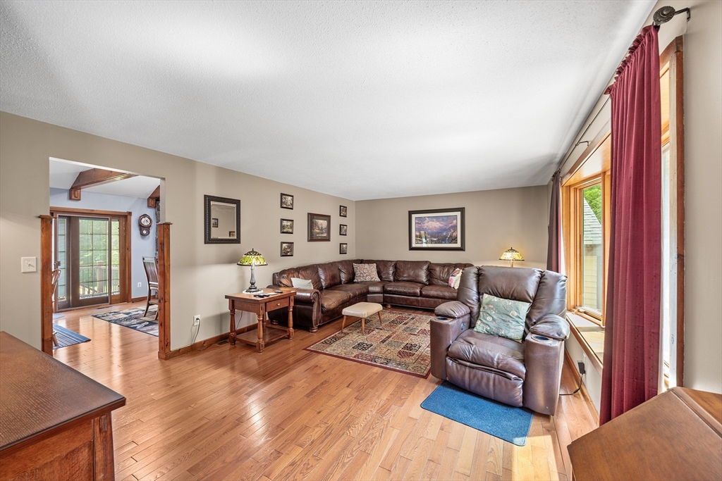 82 Allen Road Sturbridge, MA 01566 - Photo 4 of 40