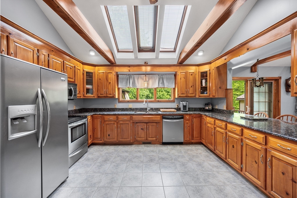 82 Allen Road Sturbridge, MA 01566 - Photo 9 of 40